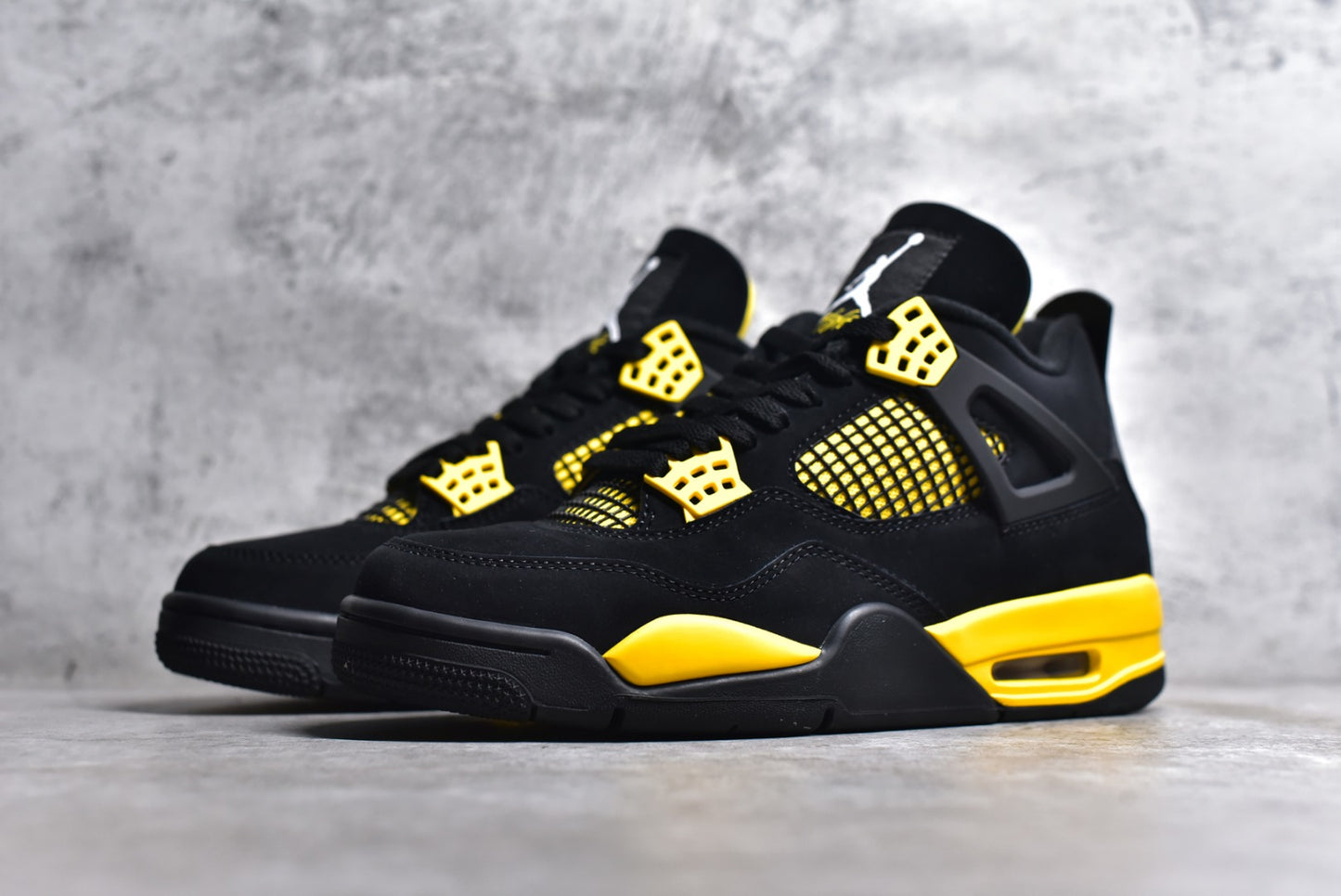 Jordan 4 Retro Thunder