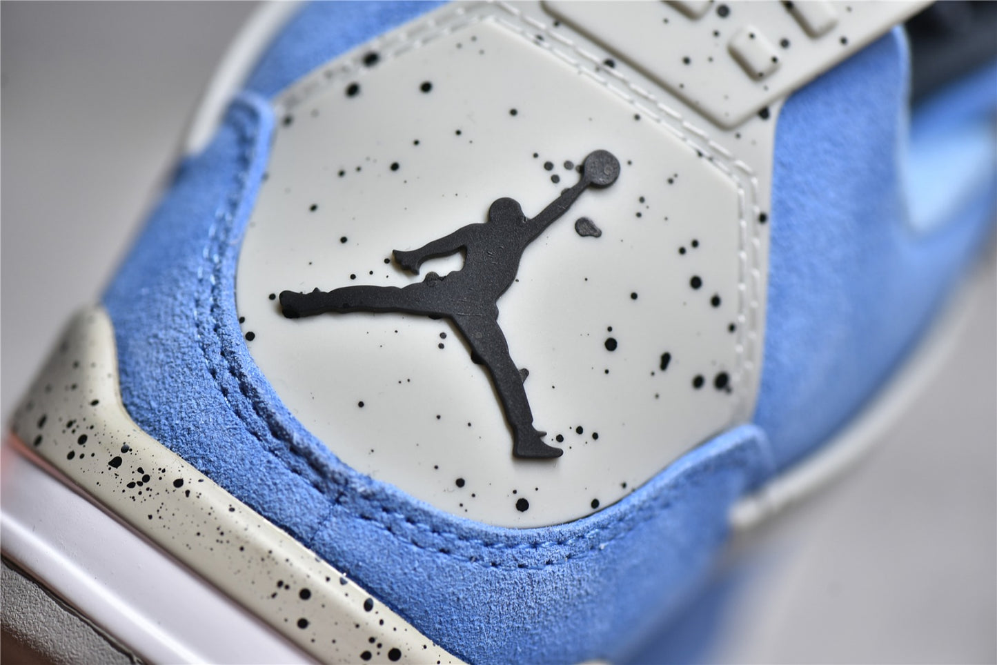 Jordan 4 University Blue