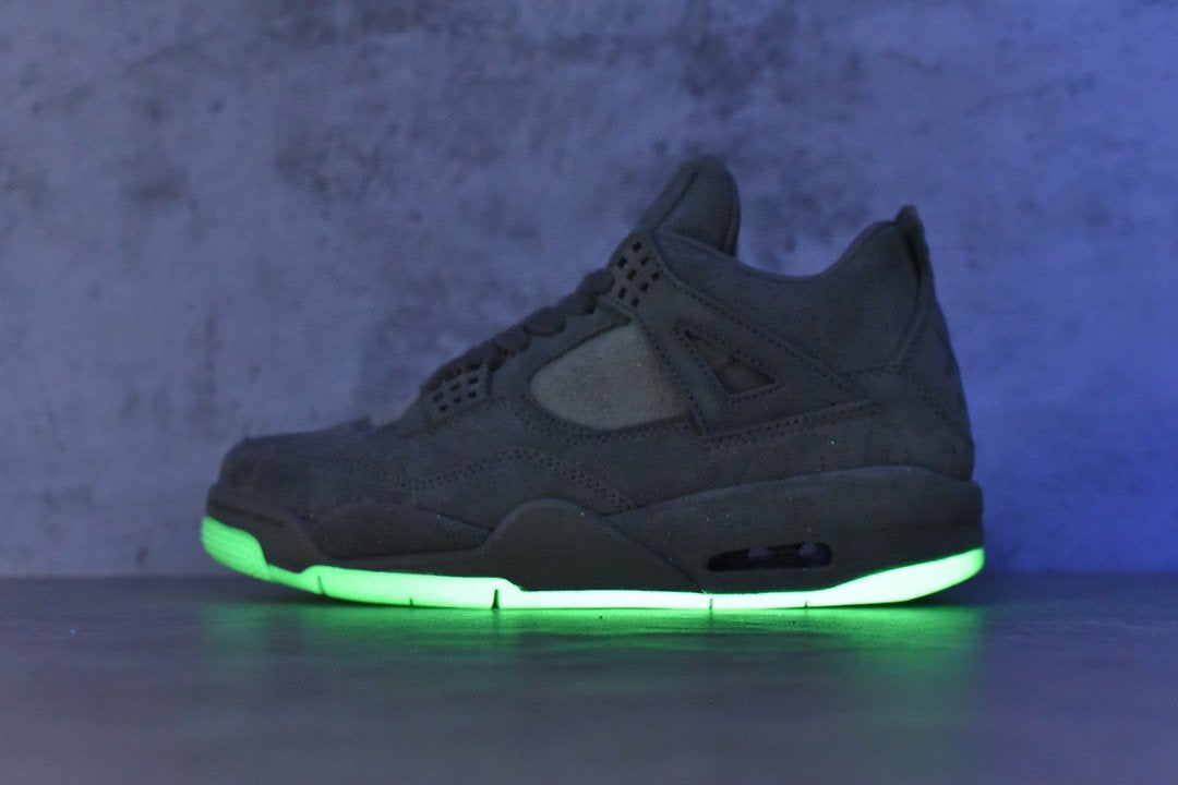 Jordan 4 Retro Kaws