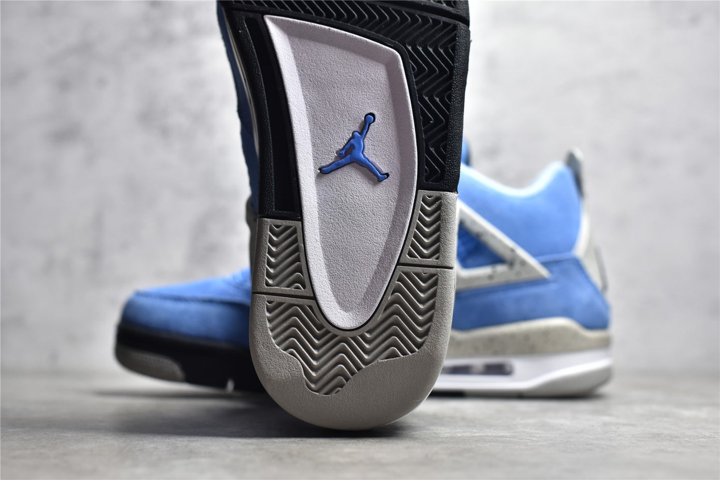 Jordan 4 University Blue