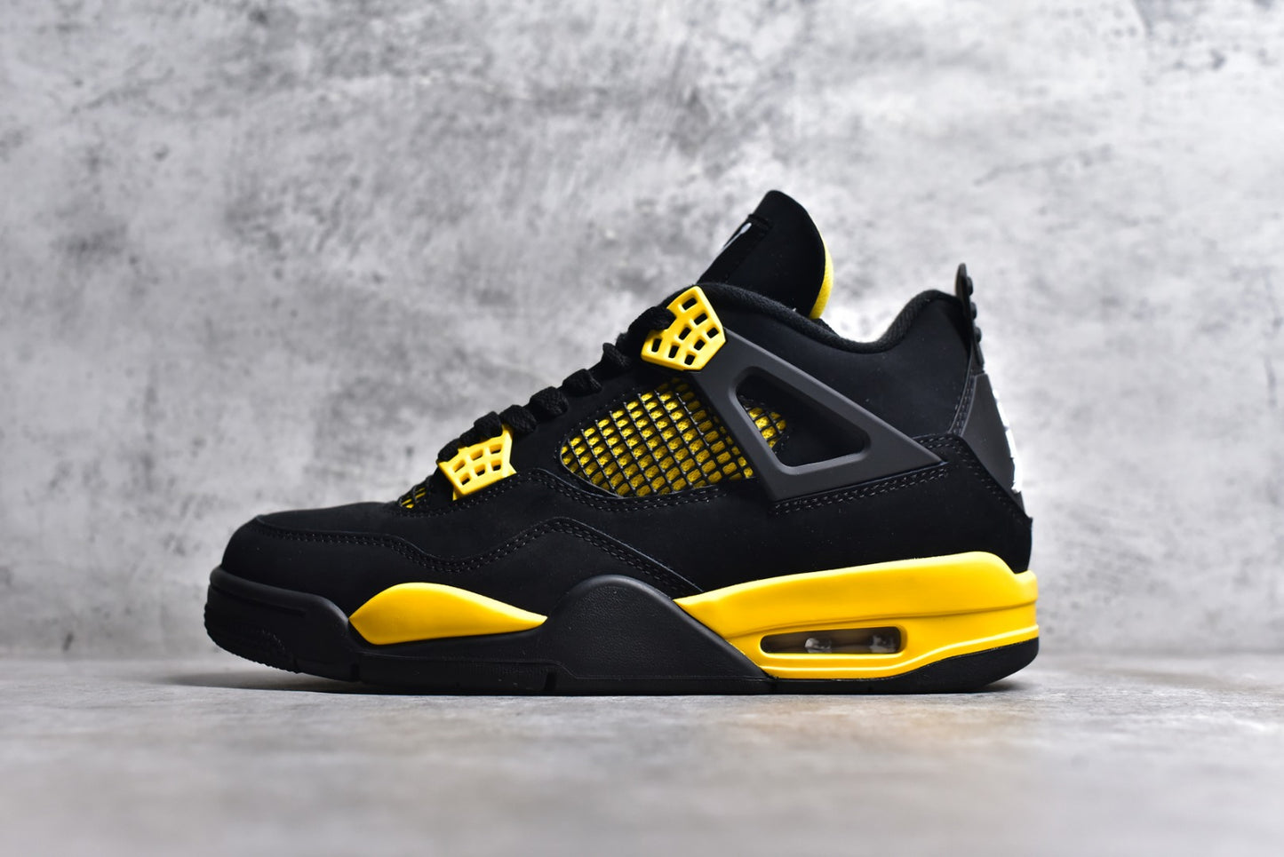 Jordan 4 Retro Thunder