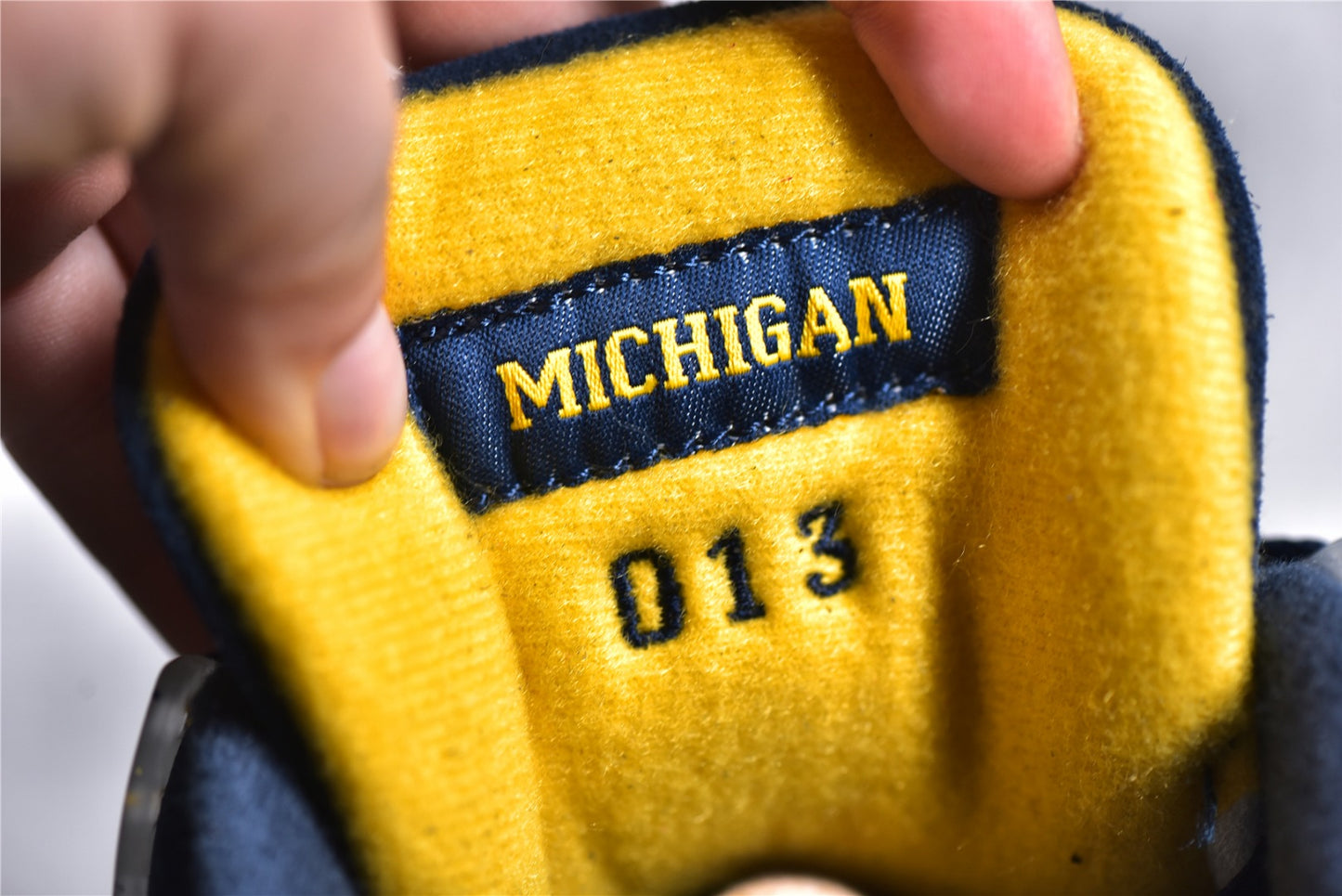 Jordan 4 retro 'michigan wolverines' pe