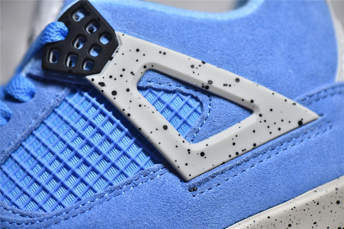 Jordan 4 University Blue