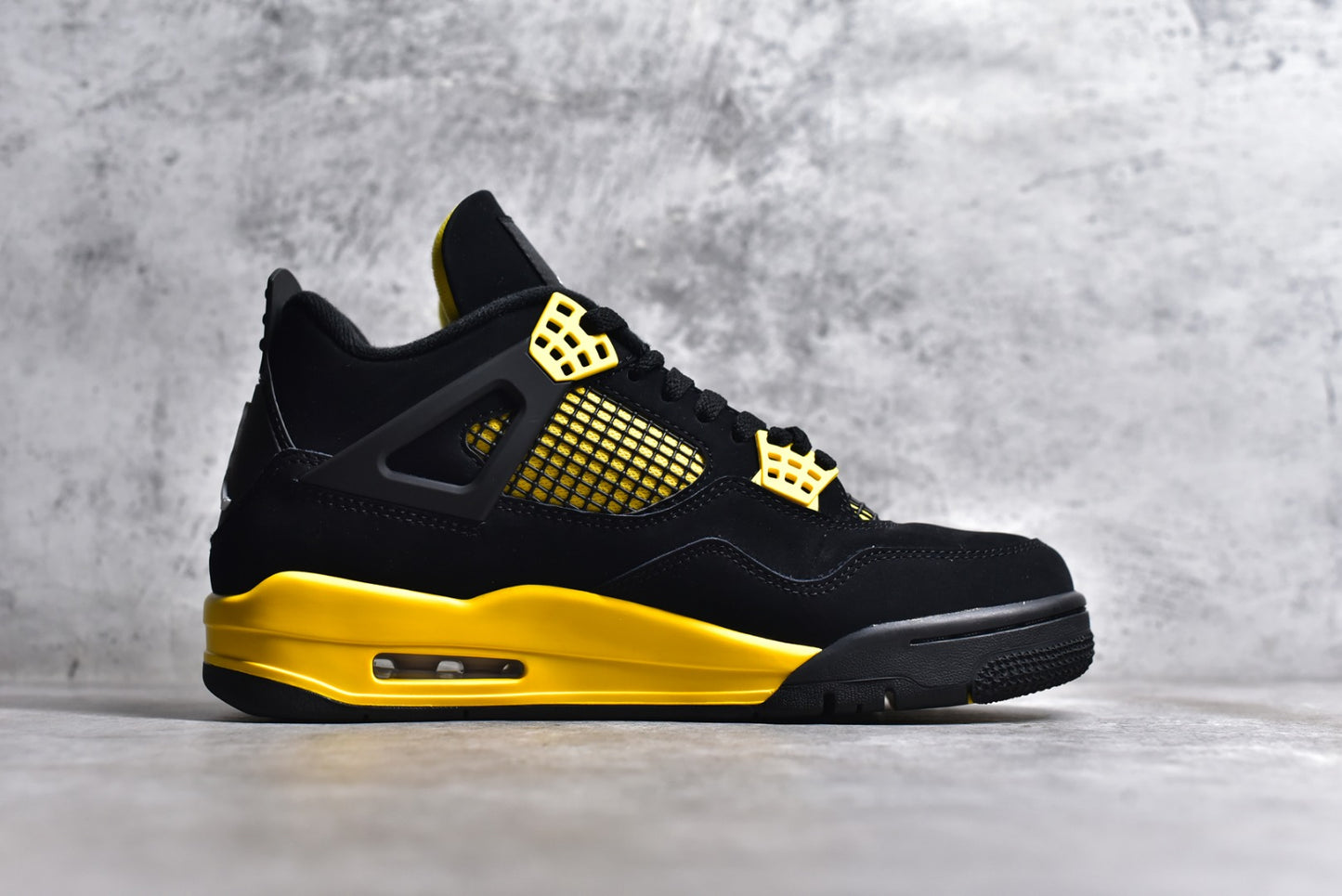 Jordan 4 Retro Thunder