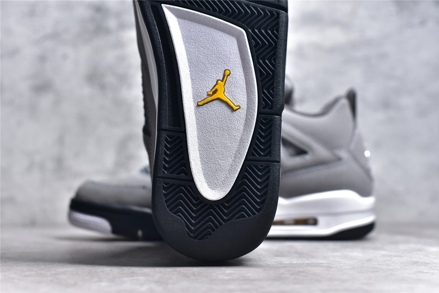 Jordan 4 Cool Grey