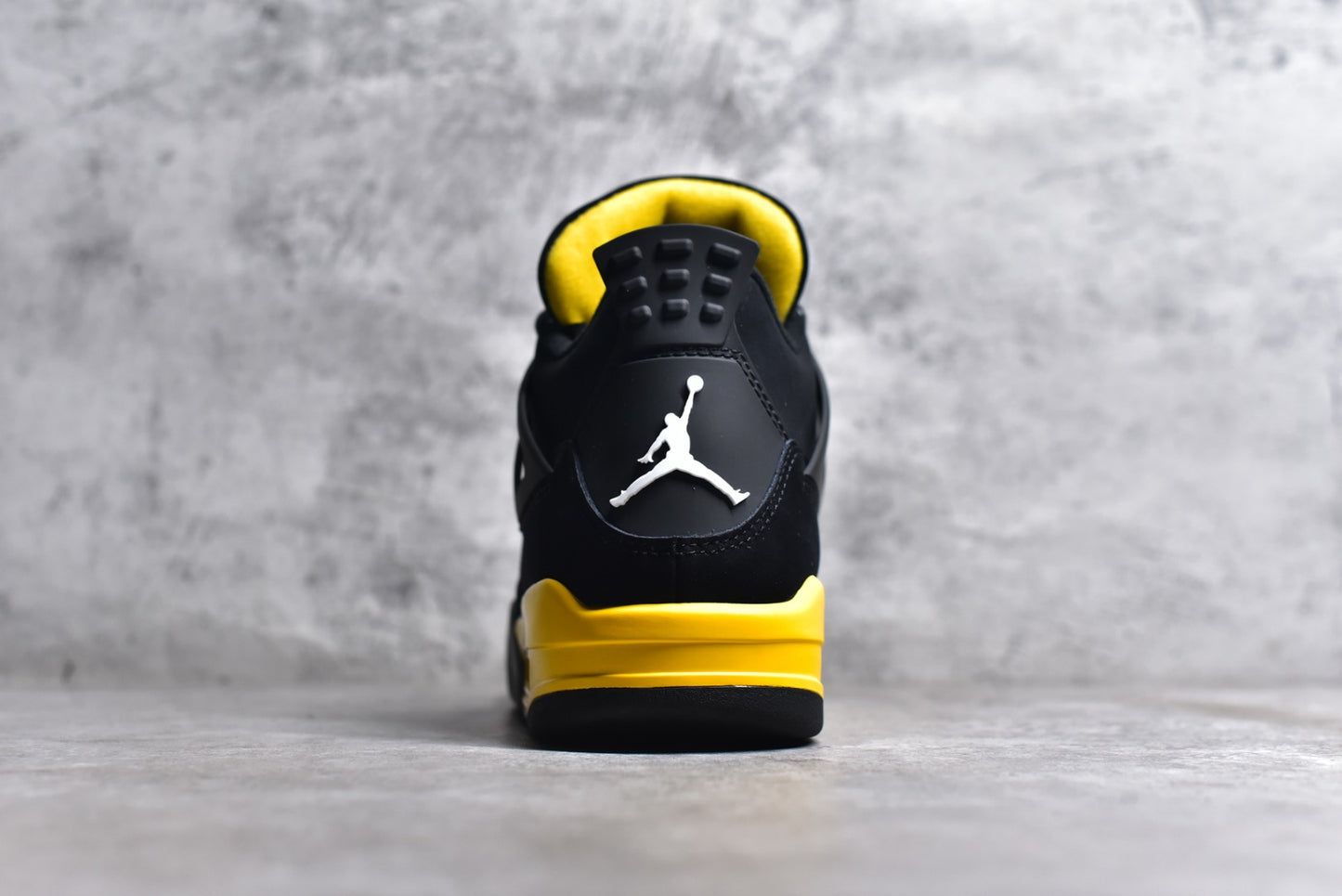 Jordan 4 Retro Thunder