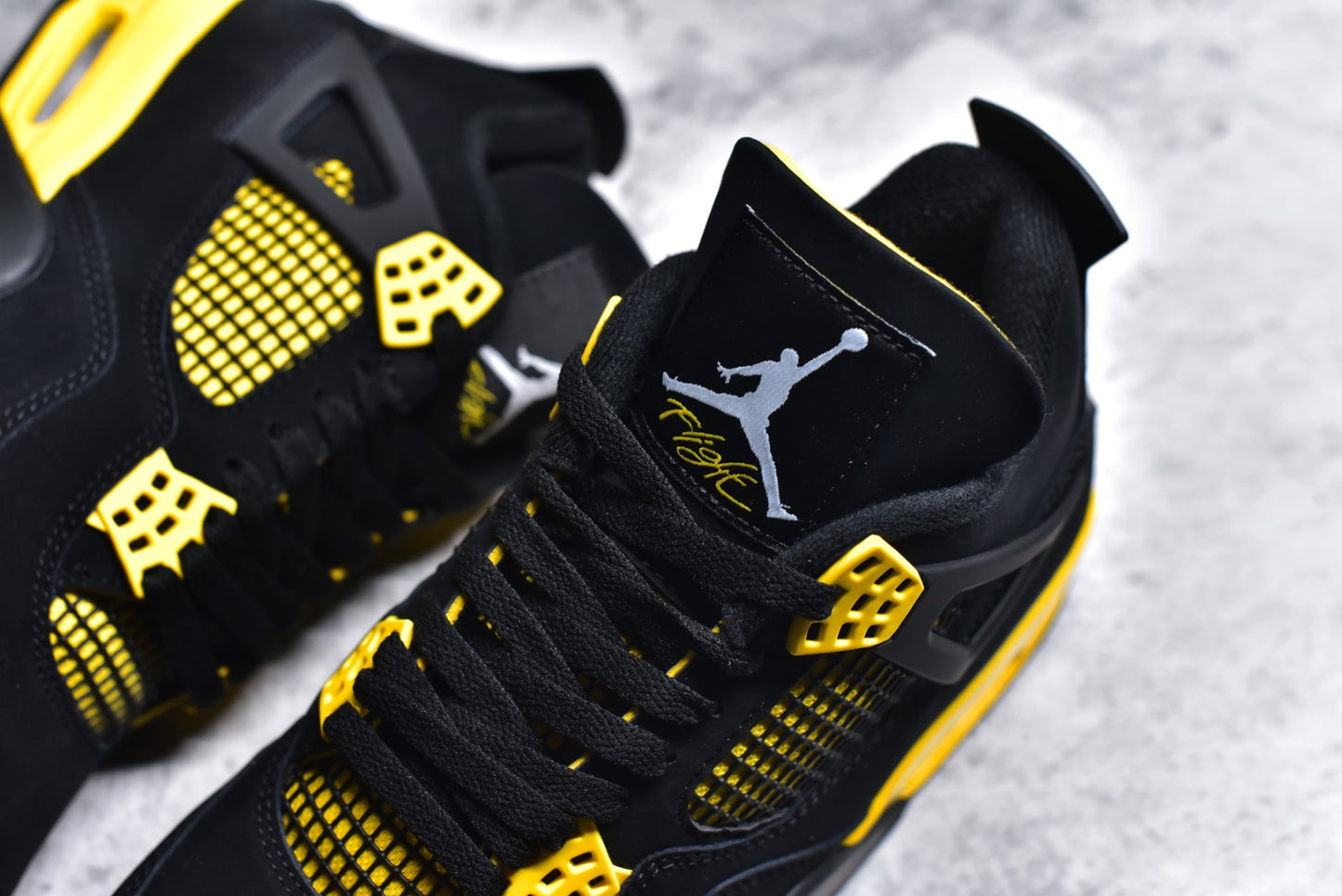 Jordan 4 Retro Thunder