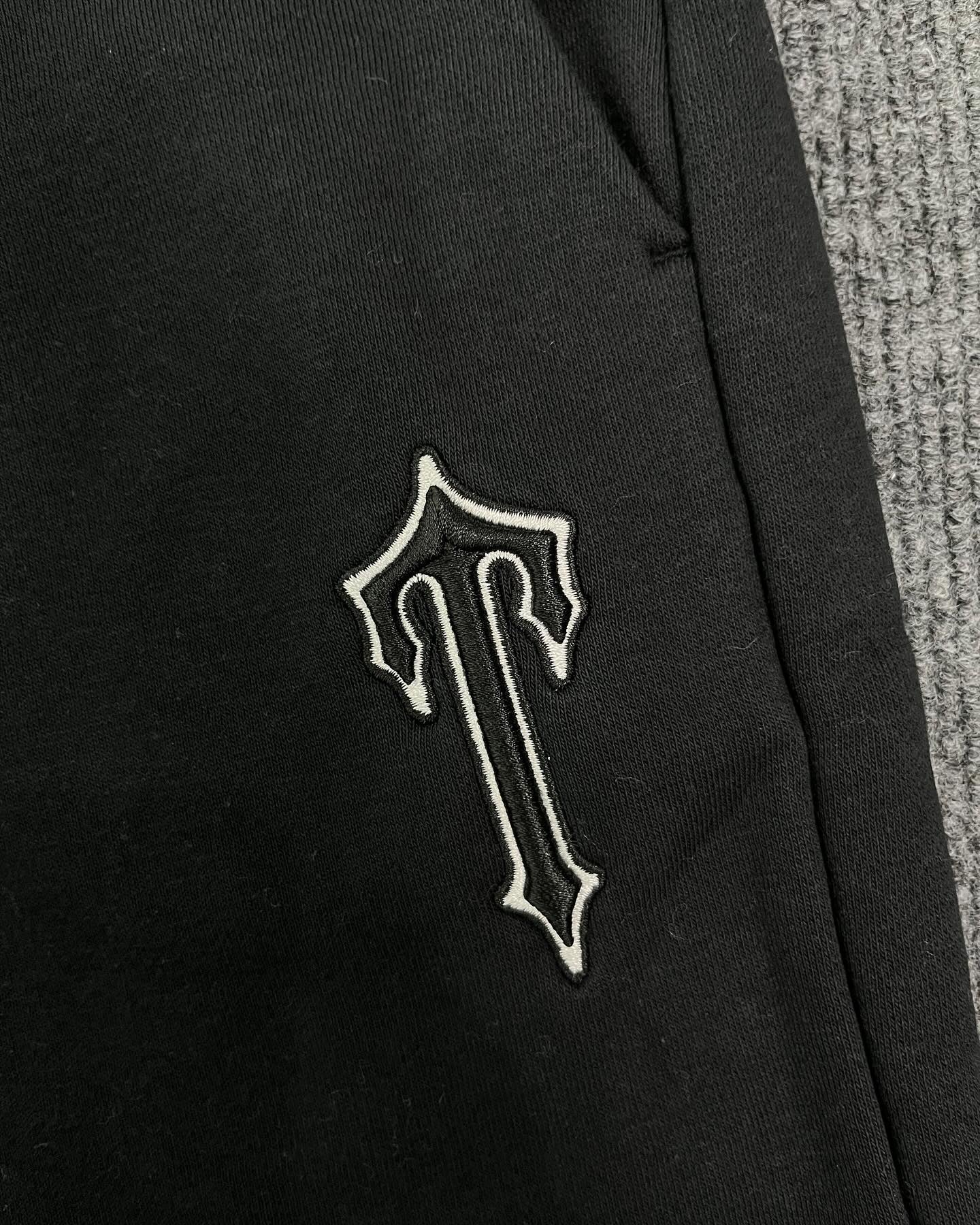 Trapstar Tracksuit (black edition)