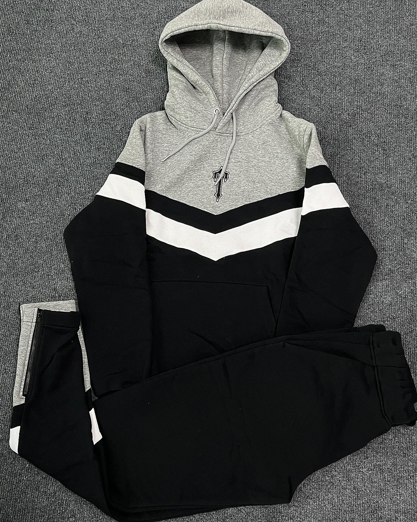 Trapstar Tracksuit (black edition)