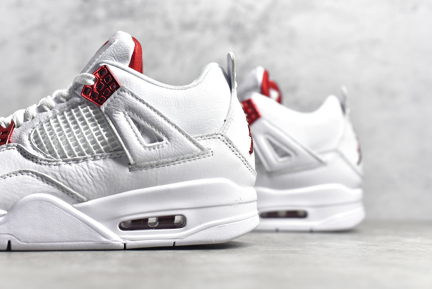 Jordan 4 Metallic Red