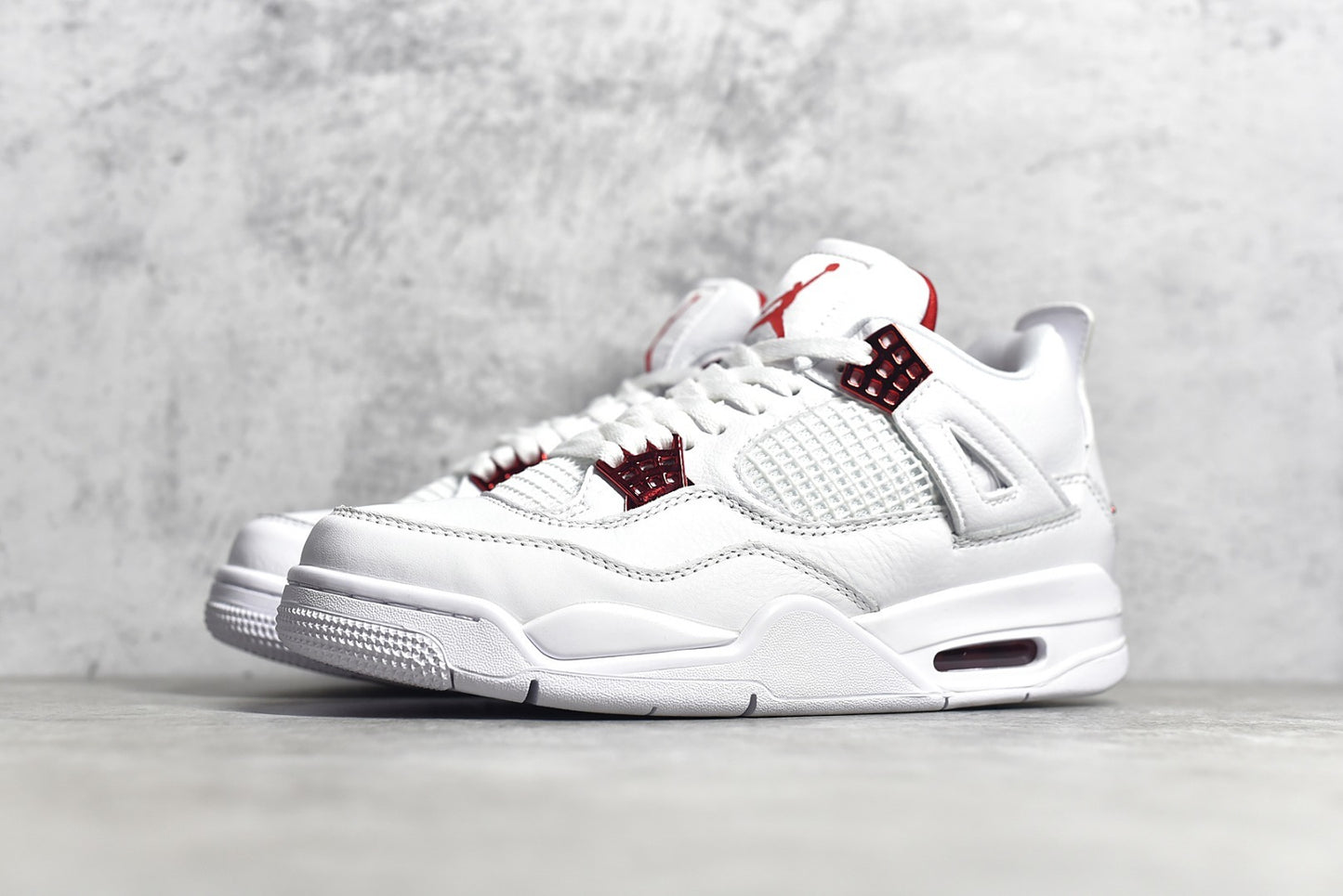 Jordan 4 Metallic Red