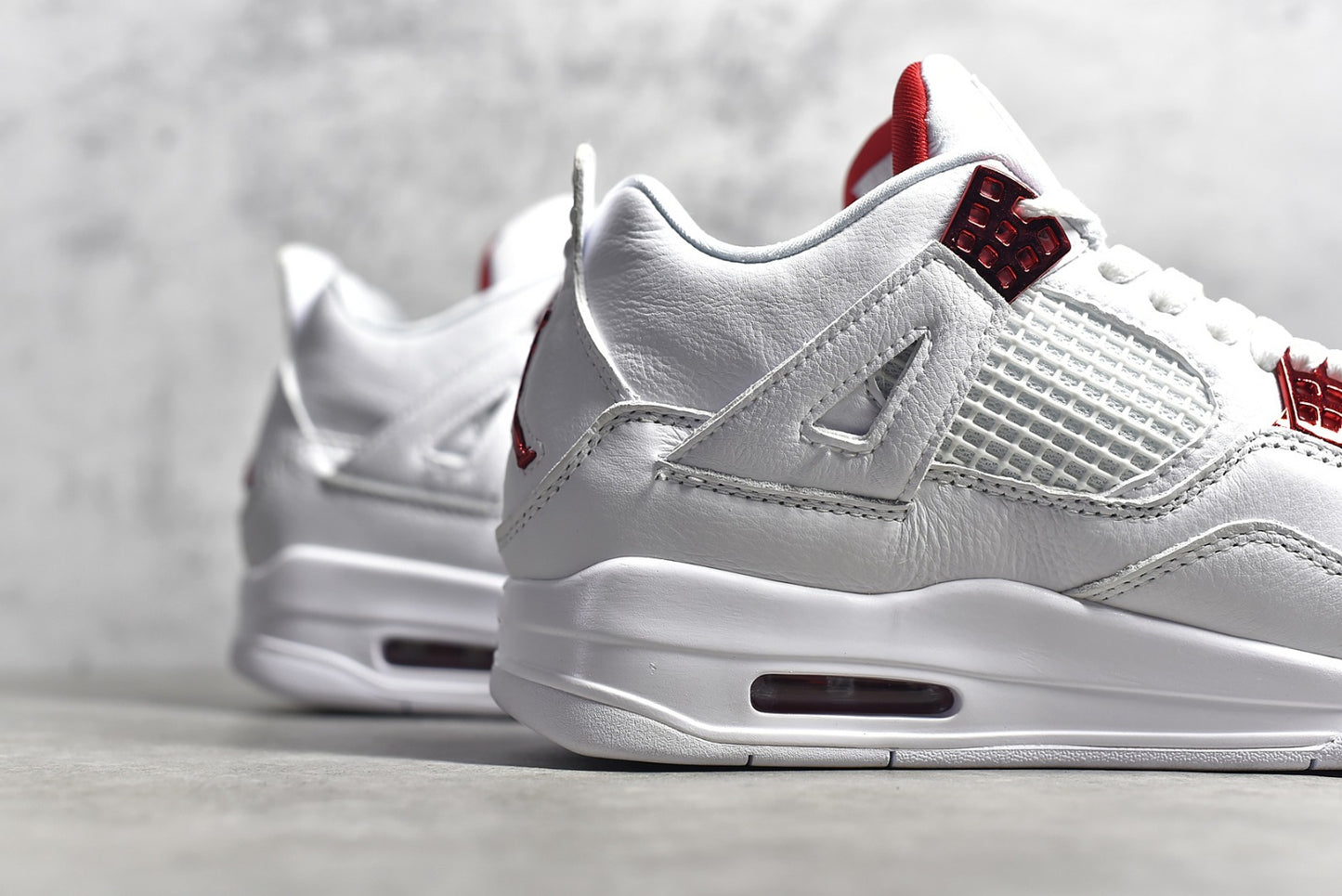 Jordan 4 Metallic Red