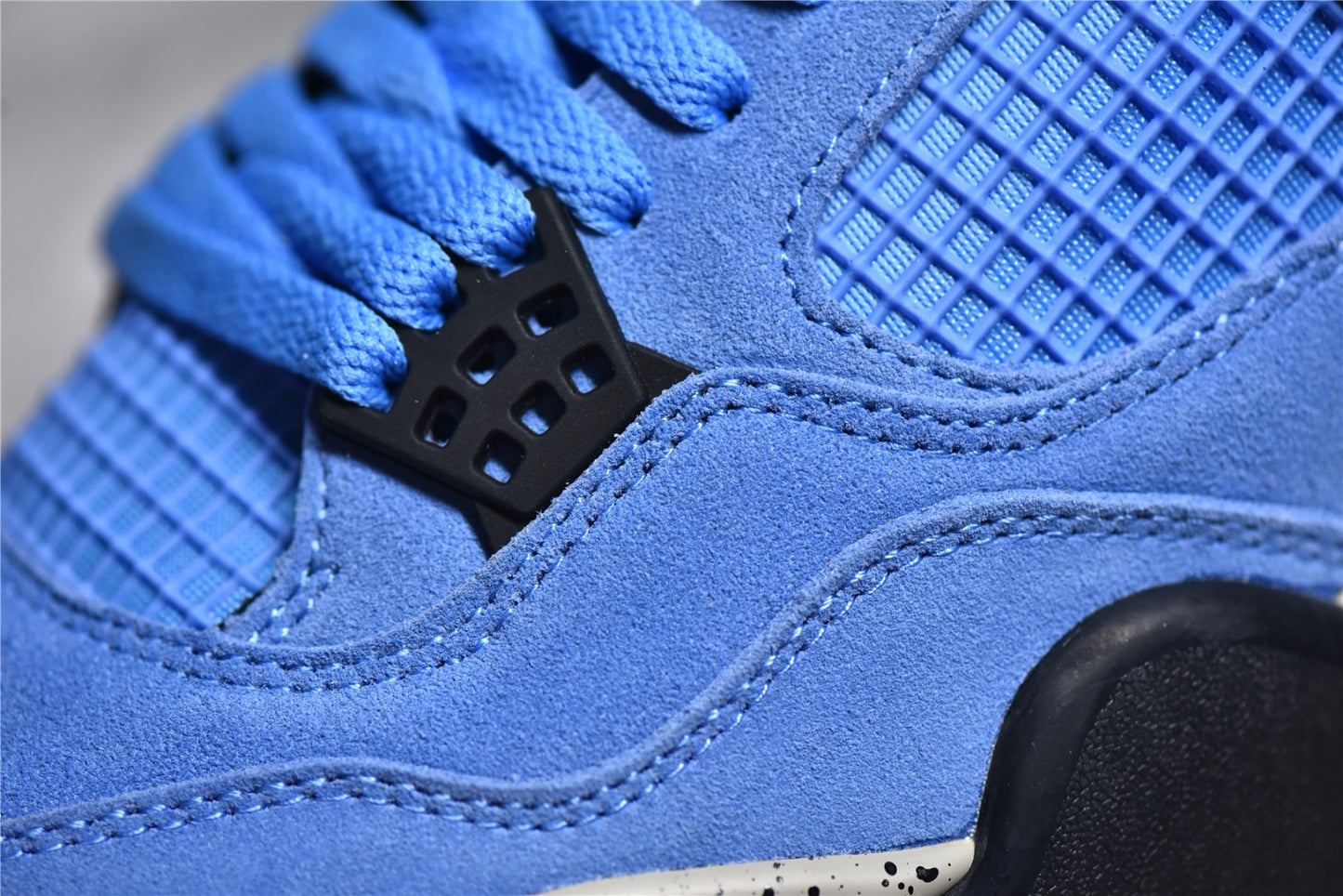 Jordan 4 University Blue