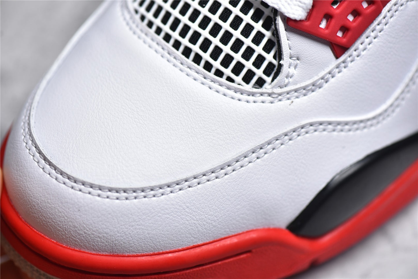 Jordan 4 Fire Red